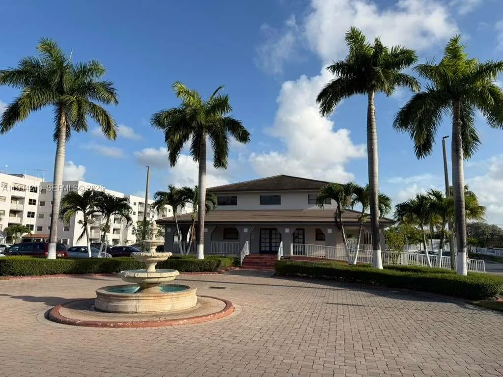 8185 NW 7th St # 517, Miami FL 33126