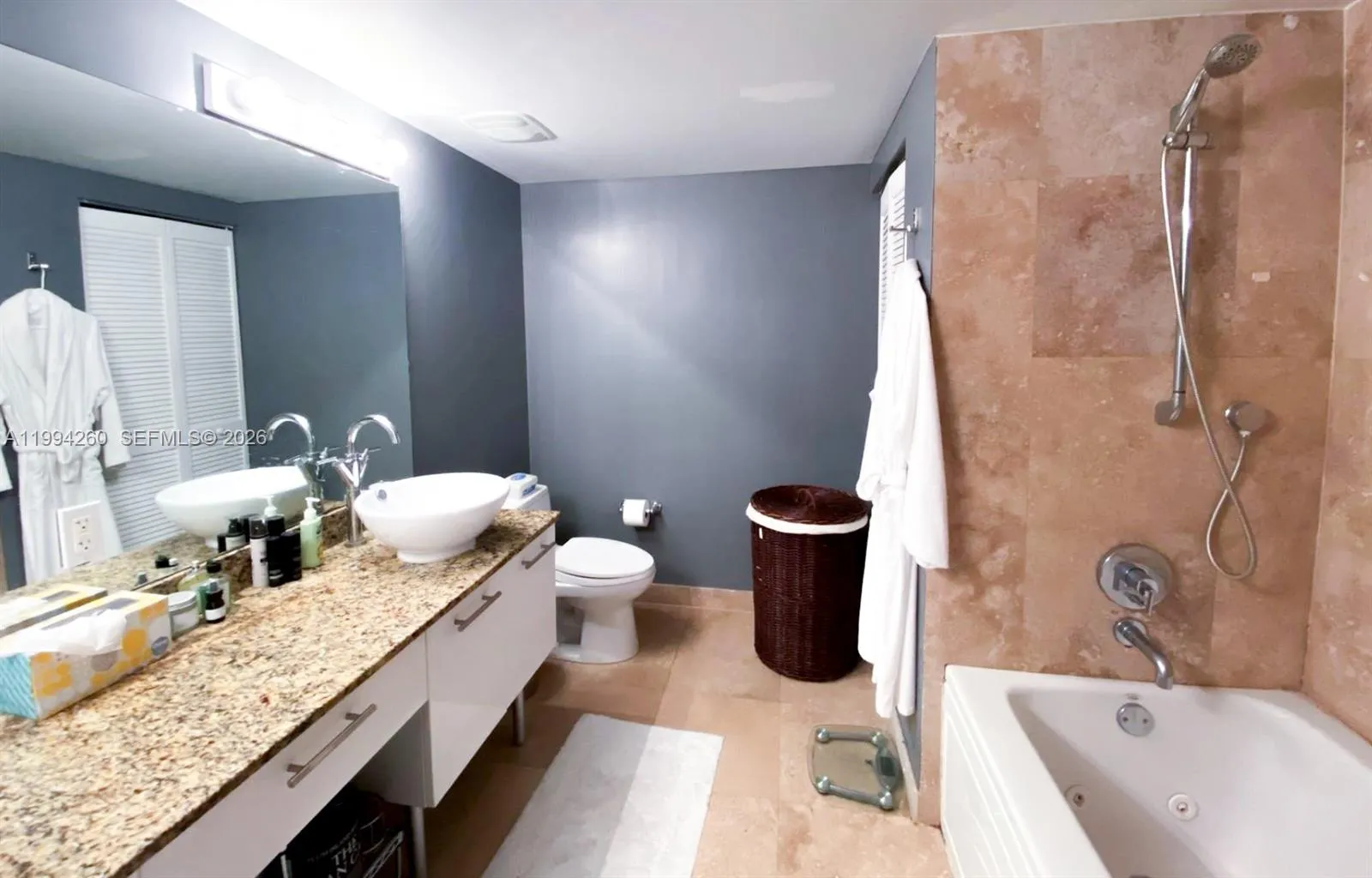 41 SE 5th St # 1006, Miami FL 33131