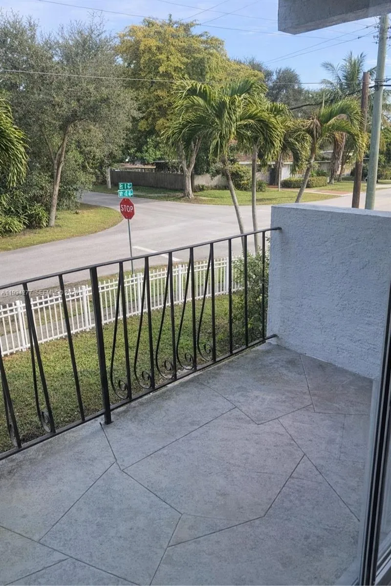 1090 NE 129th St # 205, North Miami FL 33161