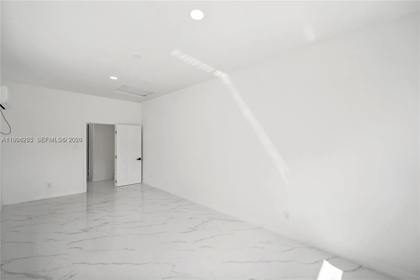 5635 Pierce St, Hollywood FL 33021