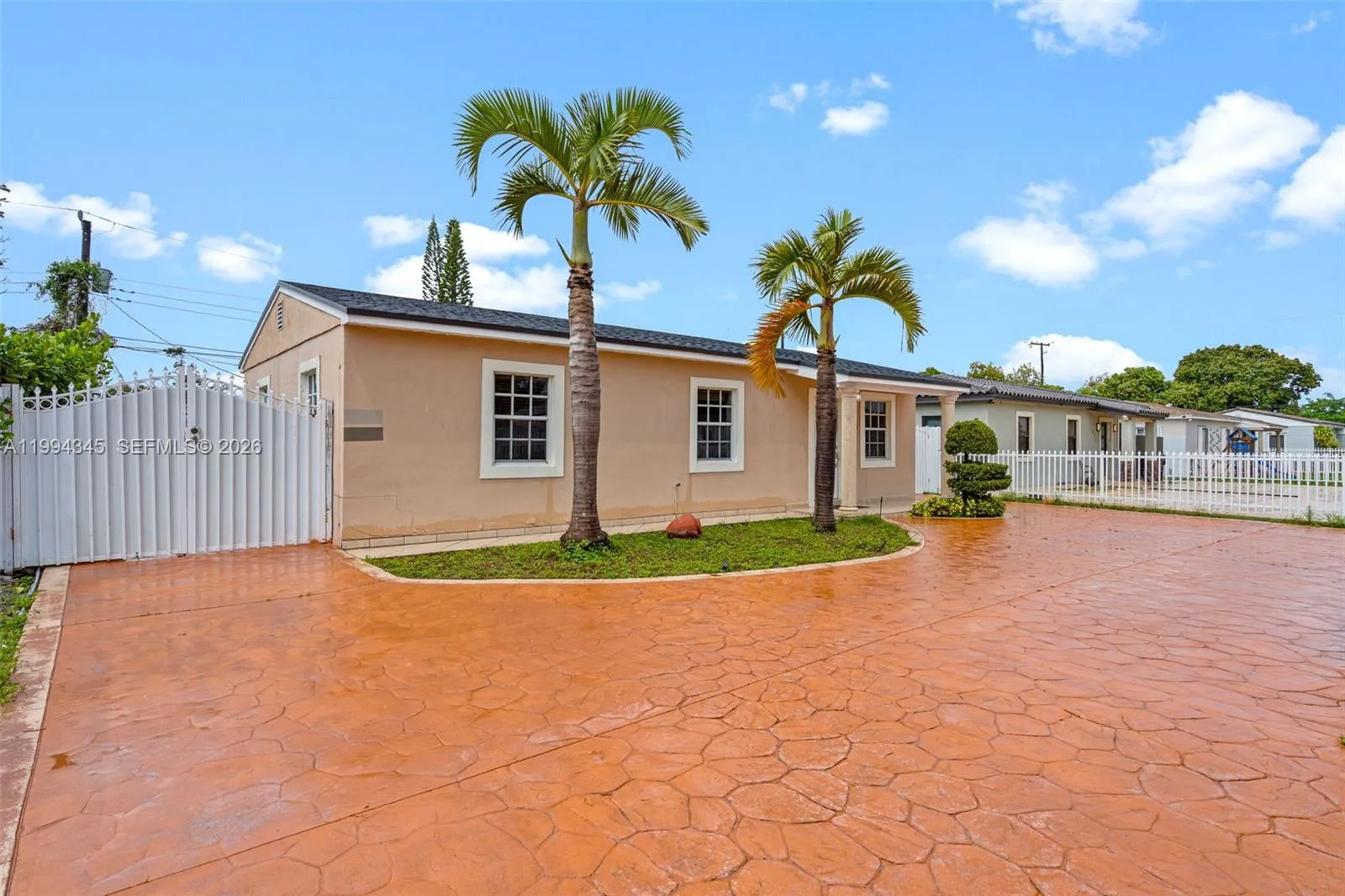 660 E 9th Ct, Hialeah FL 33010