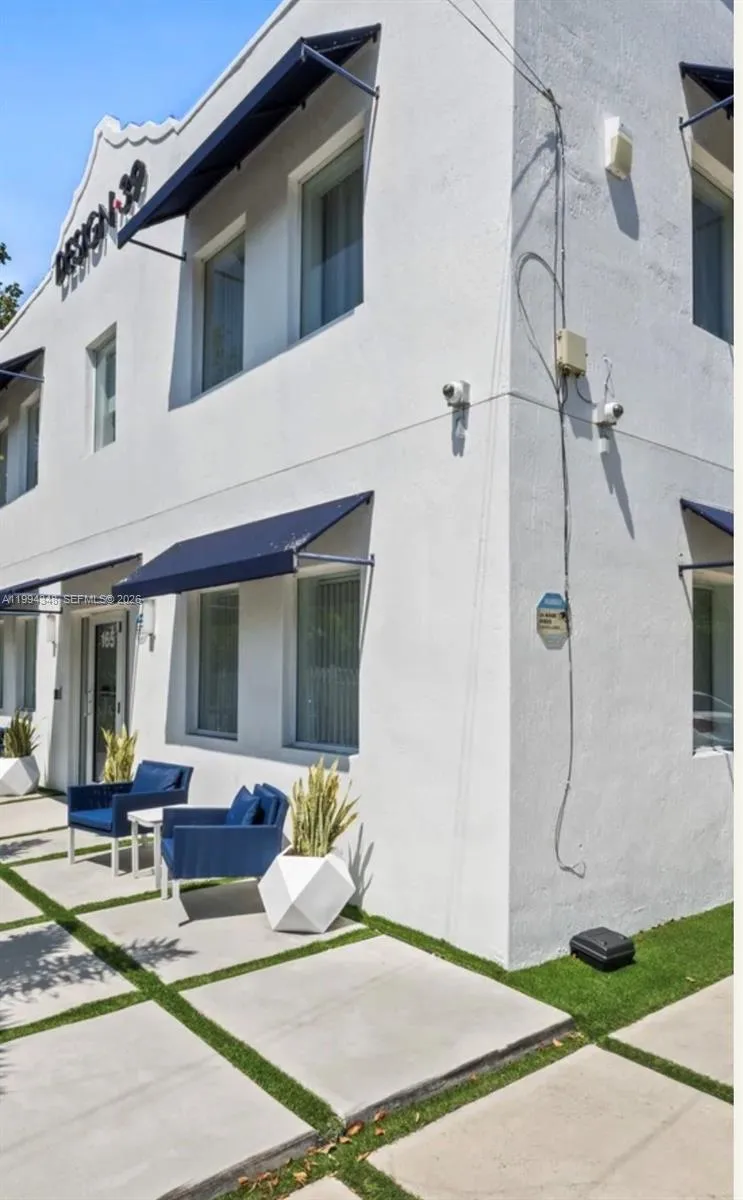 165 NW 39th St # 7, Miami FL 33127