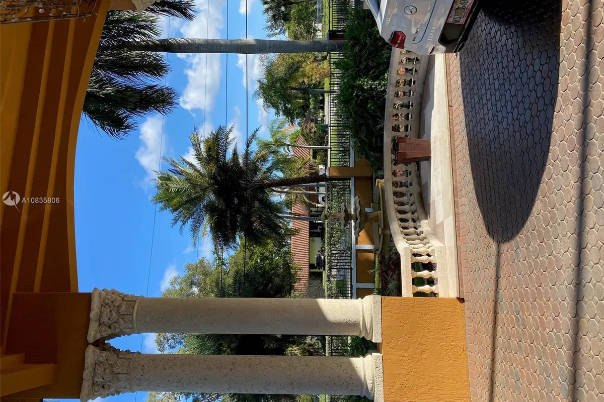 9928 NW 133rd St, Hialeah Gardens FL 33018