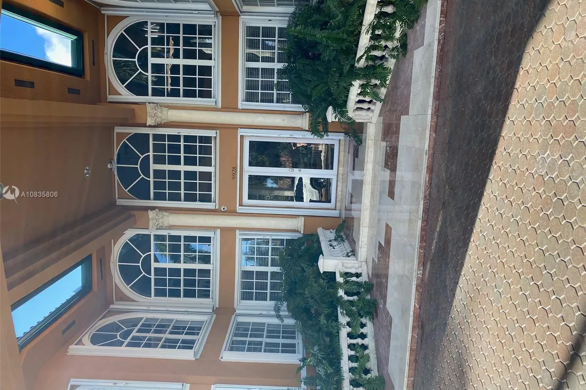 9928 NW 133rd St, Hialeah Gardens FL 33018