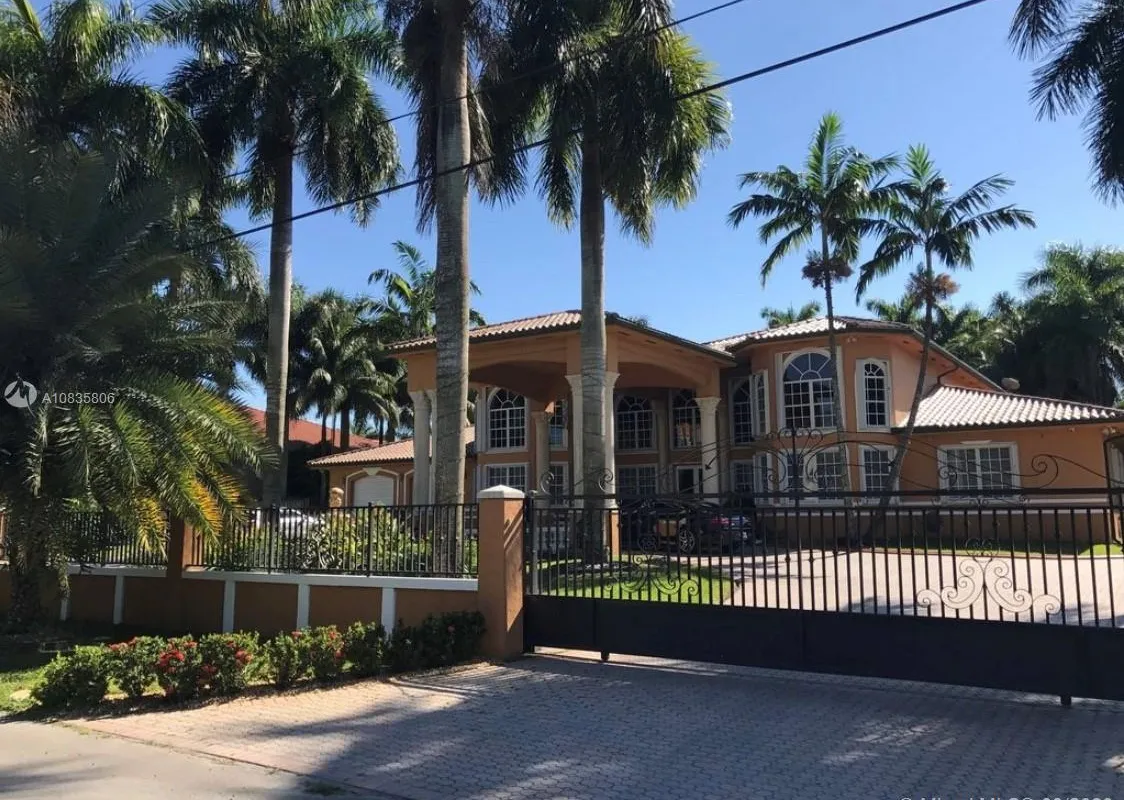 9928 NW 133rd St, Hialeah Gardens FL 33018