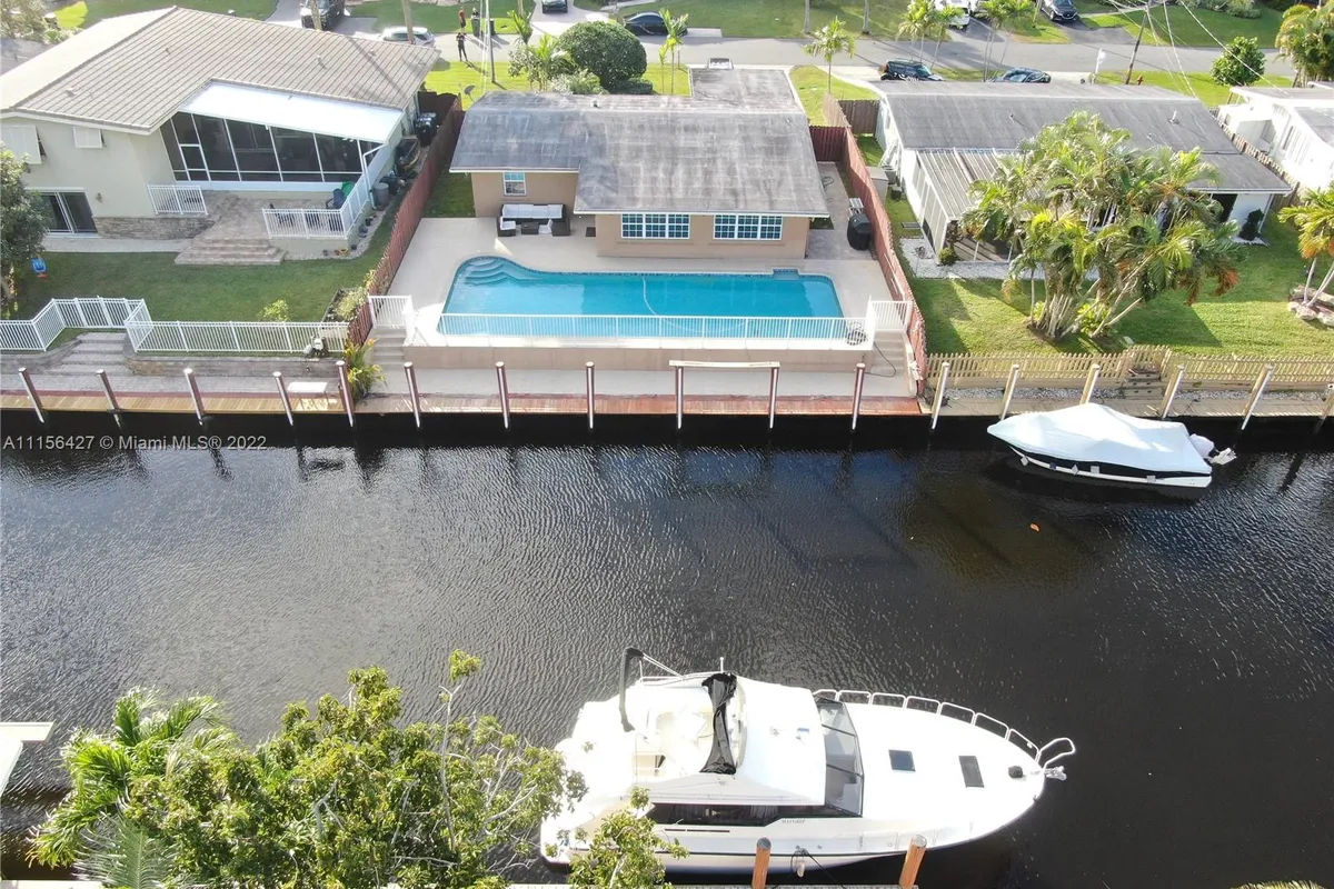 2624 Nassau Ln, Fort Lauderdale FL 33312