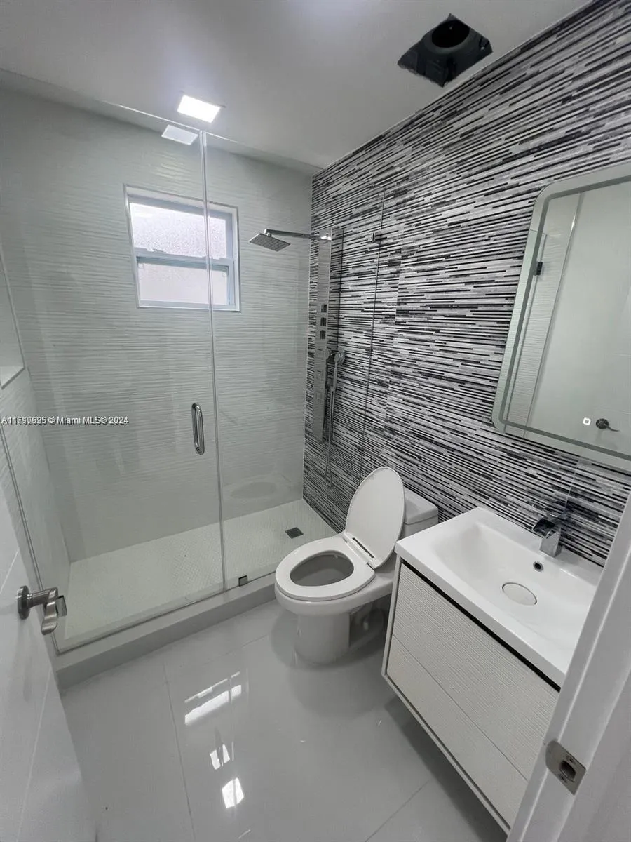 10465 NW 130th St, Hialeah Gardens FL 33018