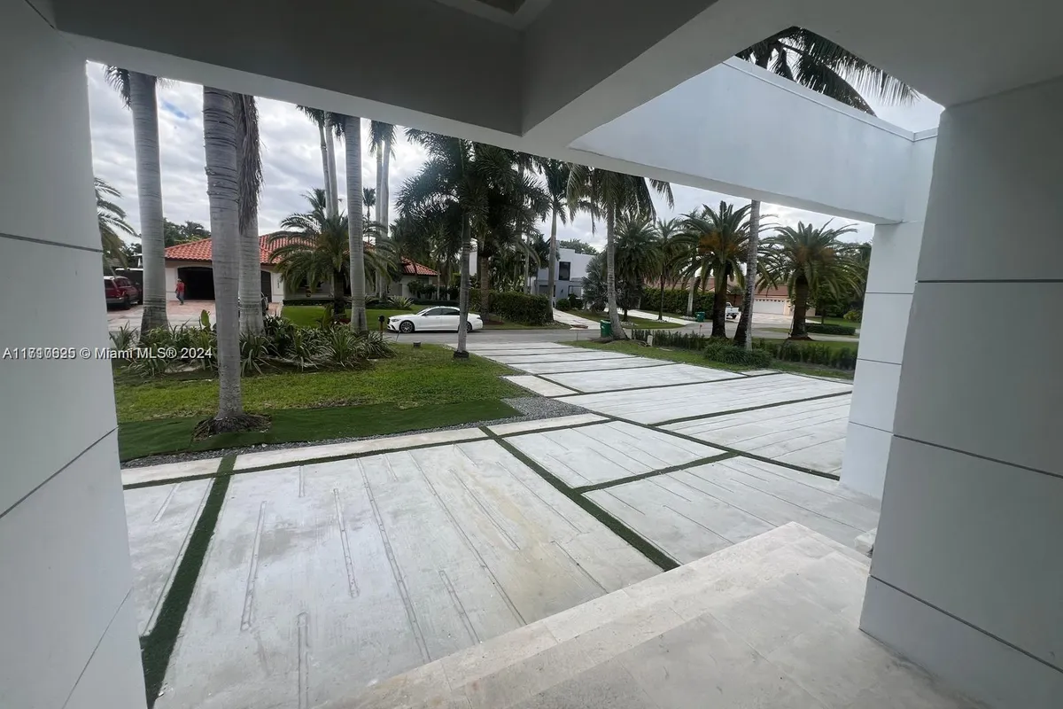 10465 NW 130th St, Hialeah Gardens FL 33018