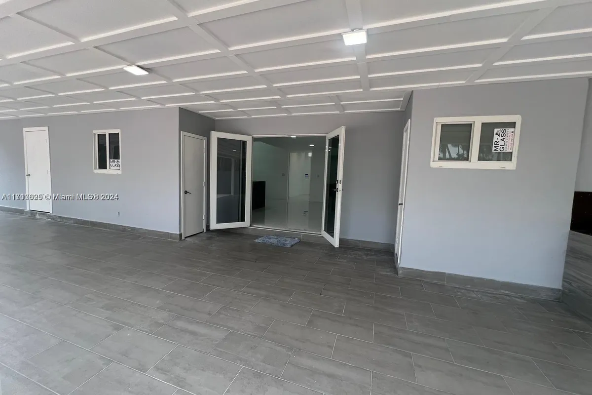 10465 NW 130th St, Hialeah Gardens FL 33018