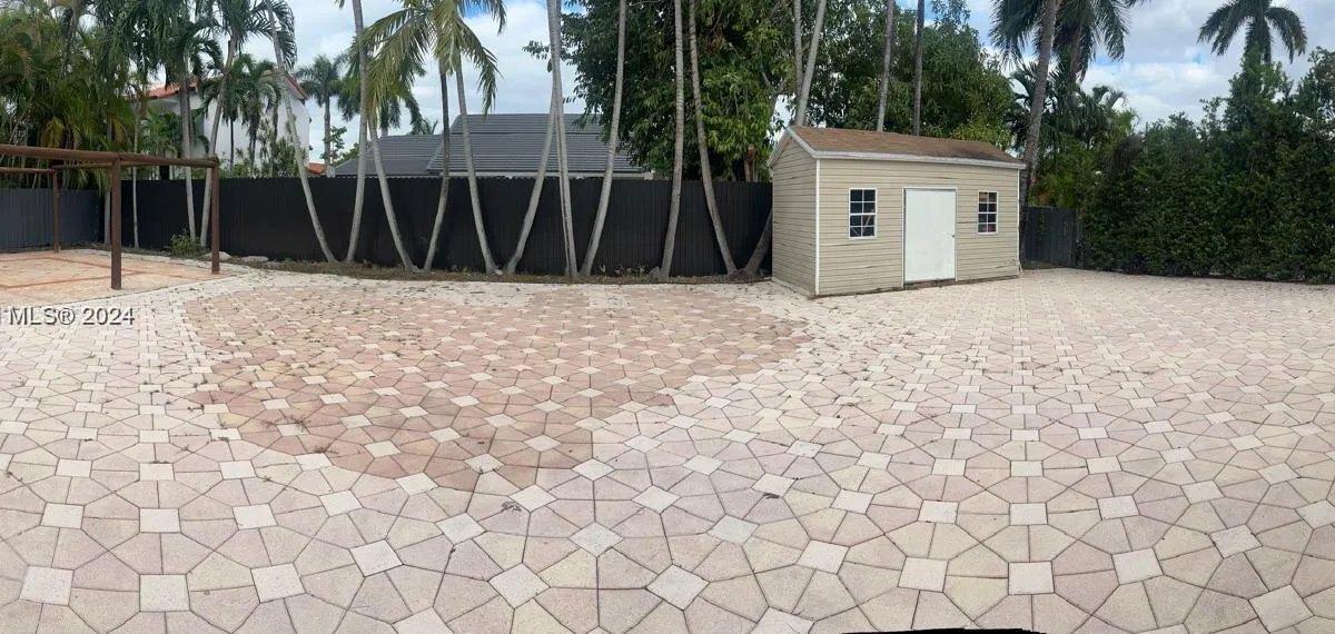 10465 NW 130th St, Hialeah Gardens FL 33018