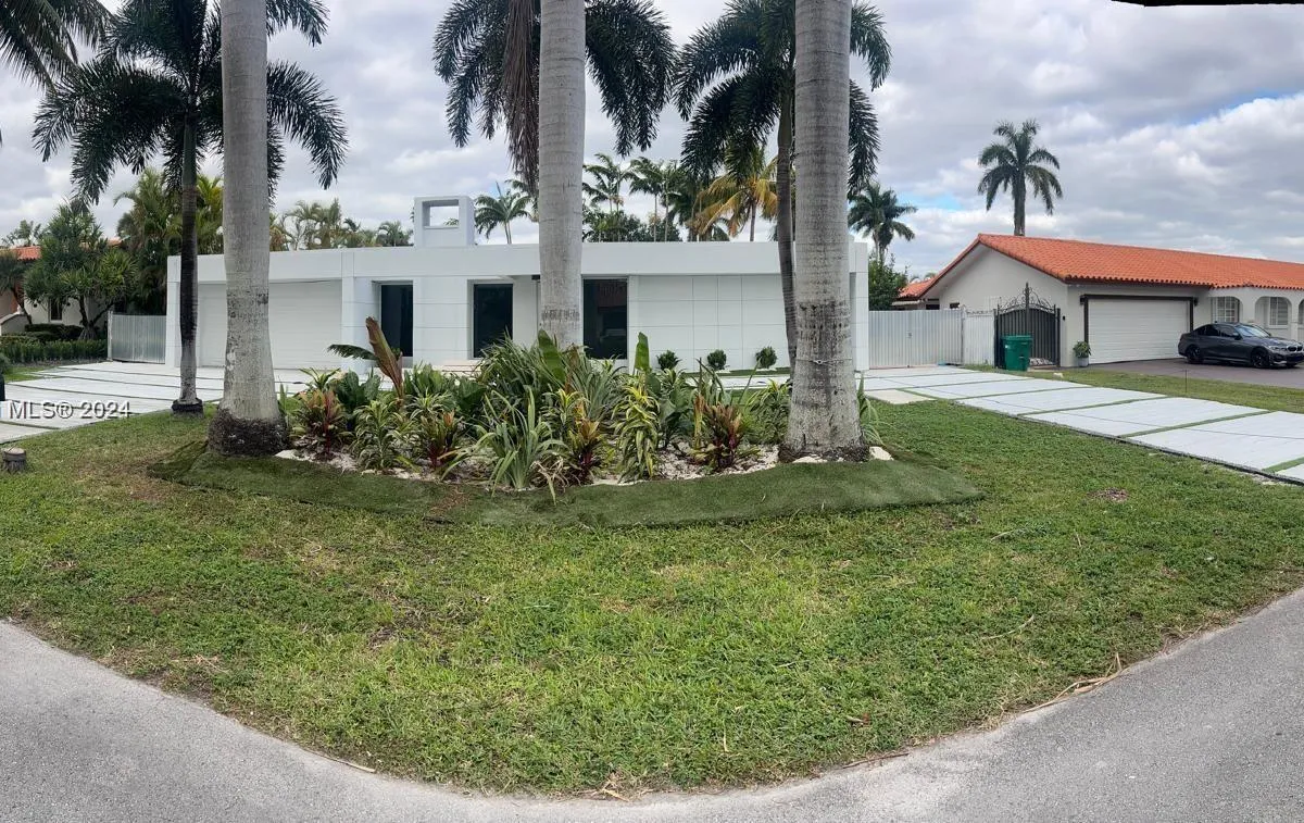 10465 NW 130th St, Hialeah Gardens FL 33018