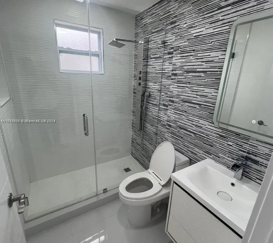 10465 NW 130th St, Hialeah Gardens FL 33018