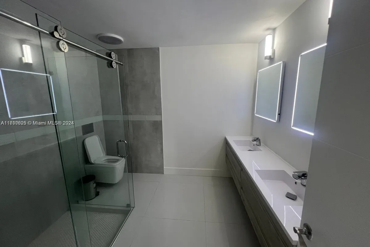 10465 NW 130th St, Hialeah Gardens FL 33018