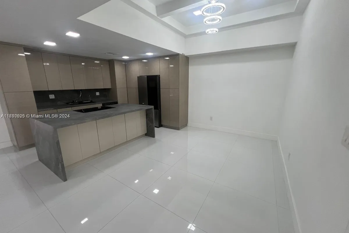 10465 NW 130th St, Hialeah Gardens FL 33018