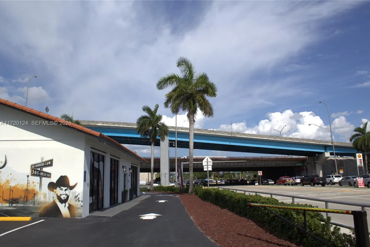 7701 NW 103rd St, Hialeah Gardens FL 33016