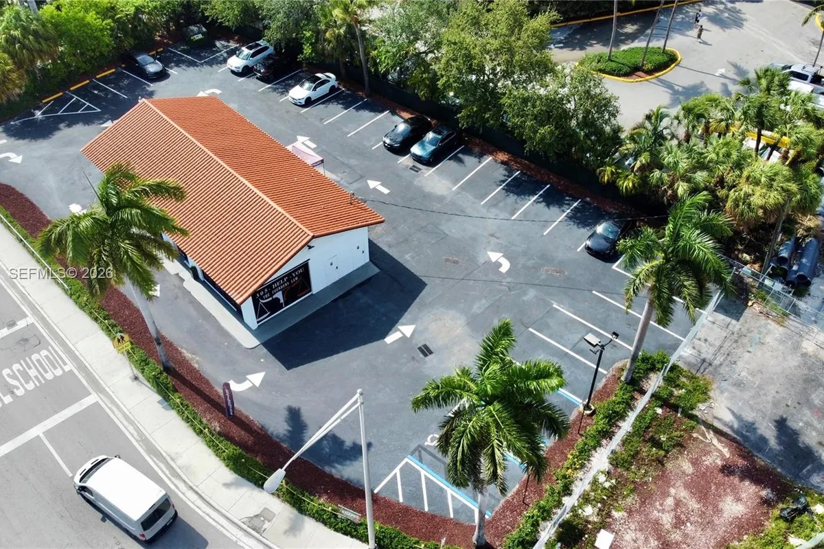 7701 NW 103rd St, Hialeah Gardens FL 33016