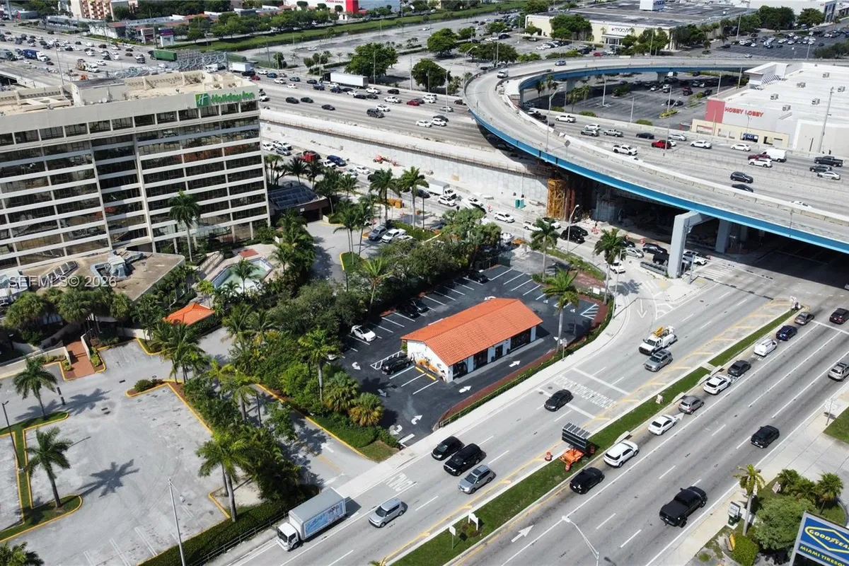 7701 NW 103rd St, Hialeah Gardens FL 33016