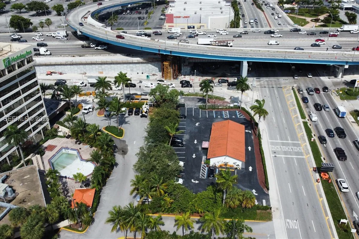 7701 NW 103rd St, Hialeah Gardens FL 33016