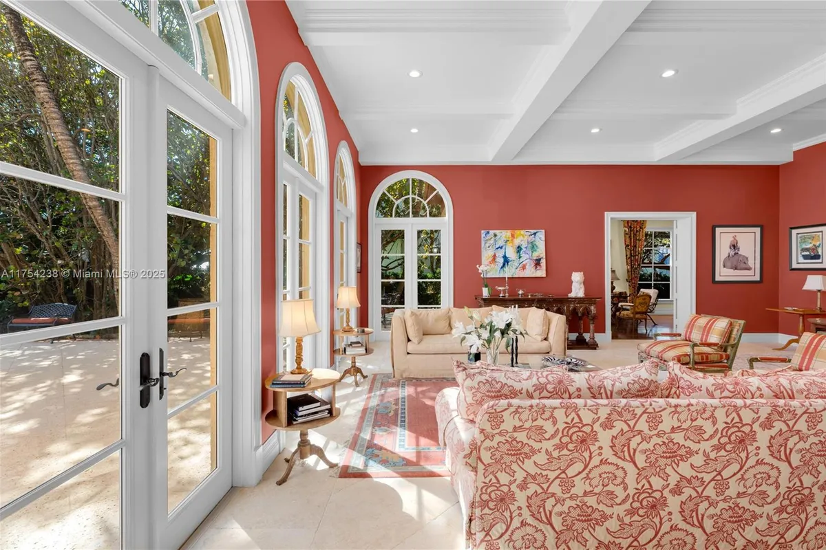 1091 Hillsboro Mile, Hillsboro Beach FL 33062