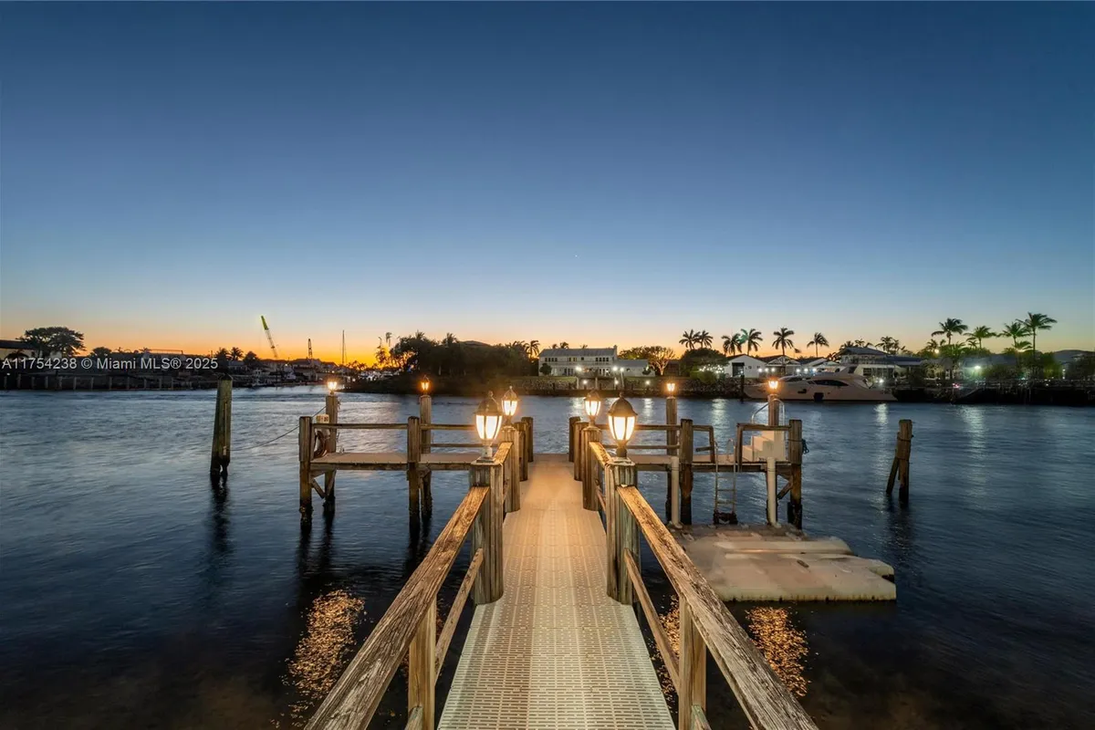 1091 Hillsboro Mile, Hillsboro Beach FL 33062