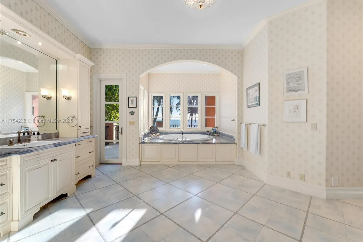 1091 Hillsboro Mile, Hillsboro Beach FL 33062