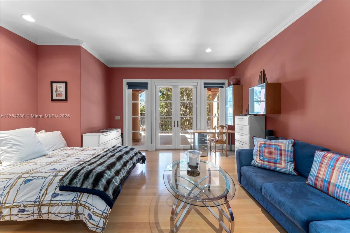 1091 Hillsboro Mile, Hillsboro Beach FL 33062