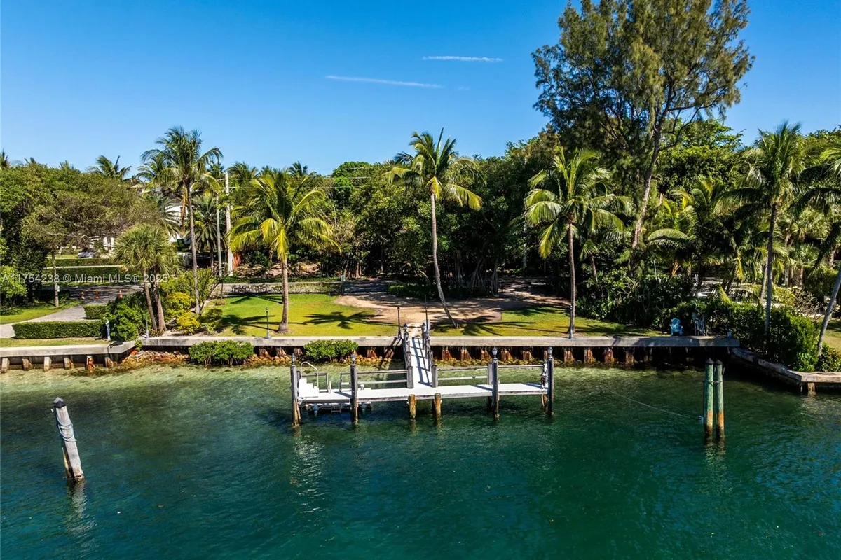 1091 Hillsboro Mile, Hillsboro Beach FL 33062