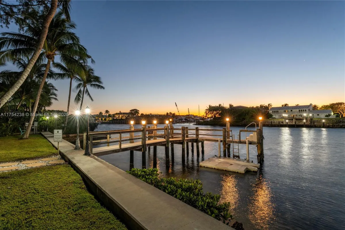 1091 Hillsboro Mile, Hillsboro Beach FL 33062