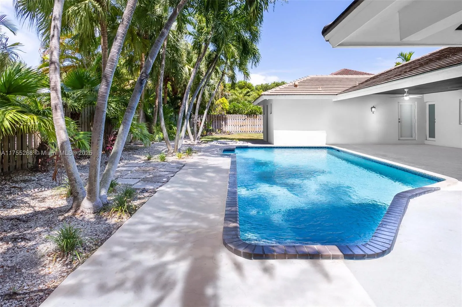 8513 SW 169 Ter, Palmetto Bay FL 33157