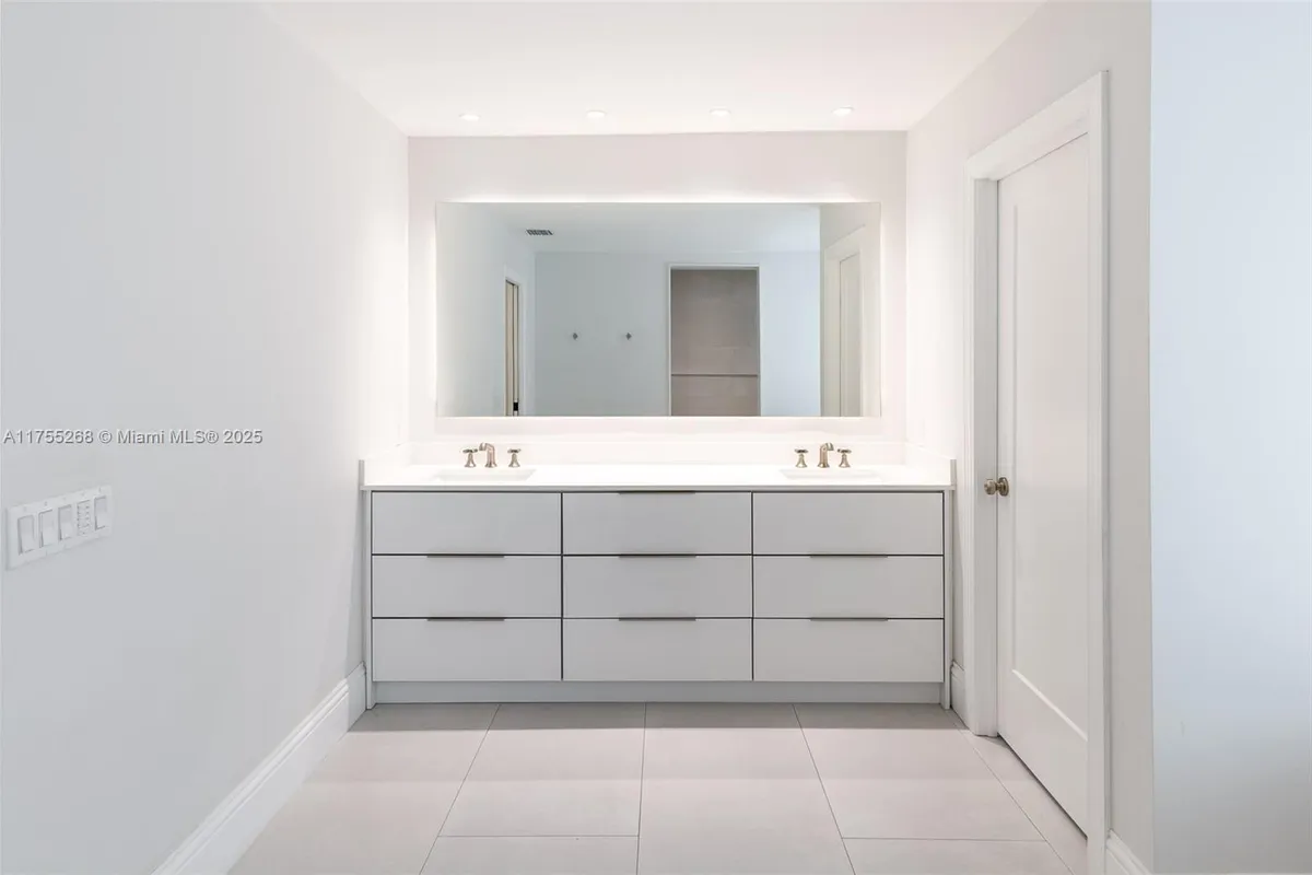 8513 SW 169 Ter, Palmetto Bay FL 33157