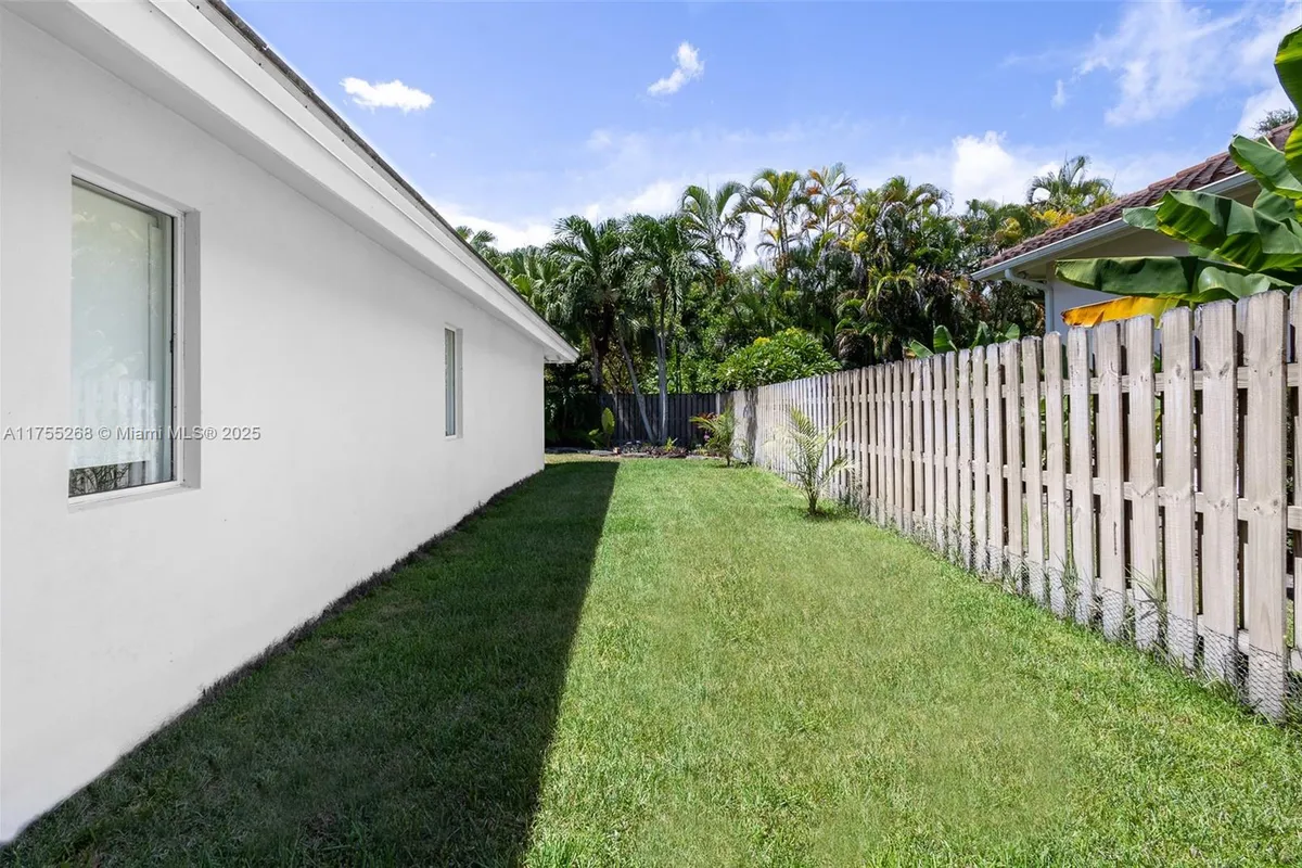 8513 SW 169 Ter, Palmetto Bay FL 33157