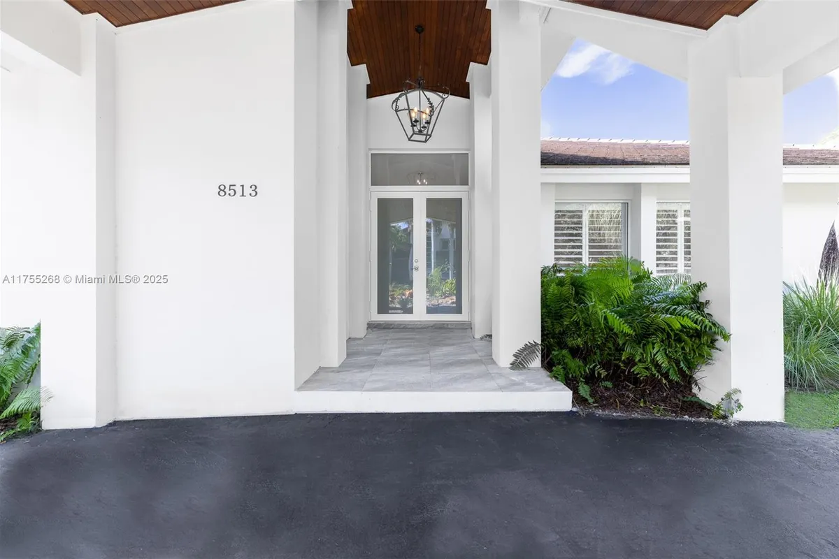 8513 SW 169 Ter, Palmetto Bay FL 33157