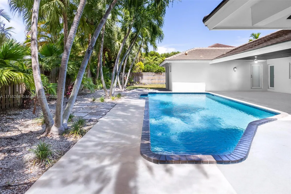 8513 SW 169 Ter, Palmetto Bay FL 33157