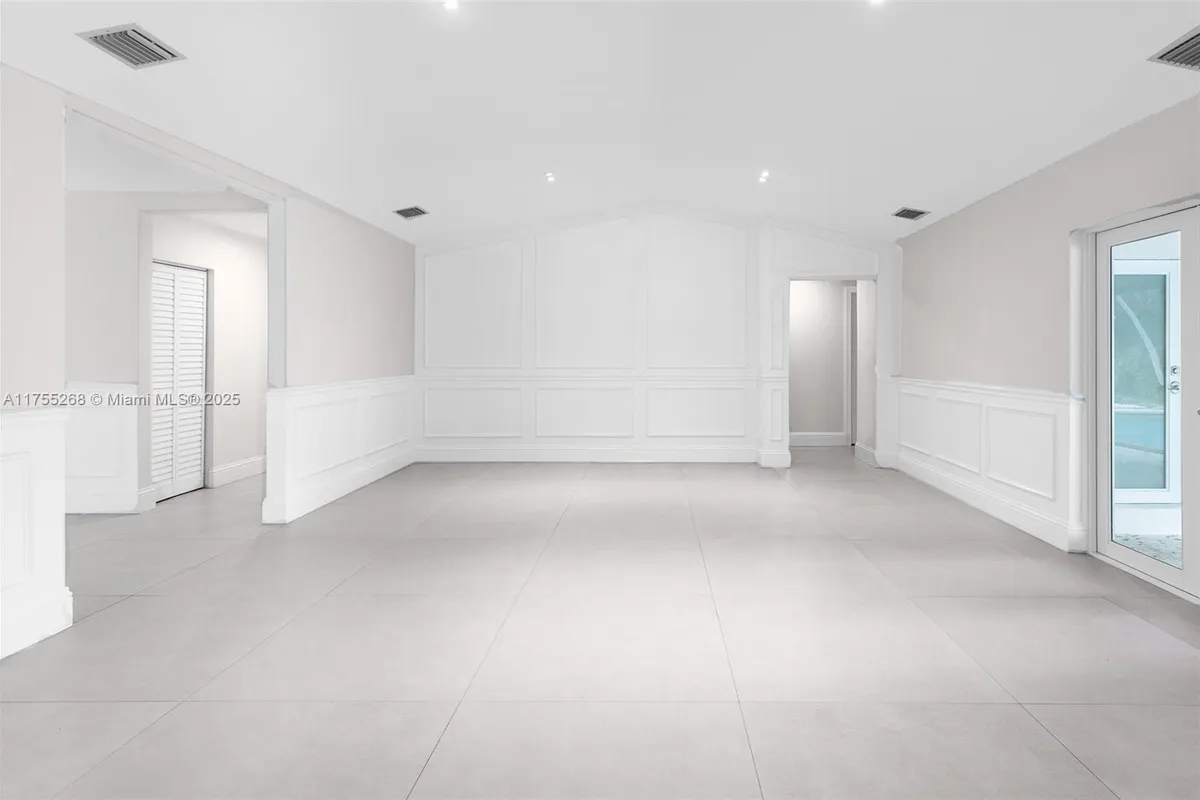 8513 SW 169 Ter, Palmetto Bay FL 33157