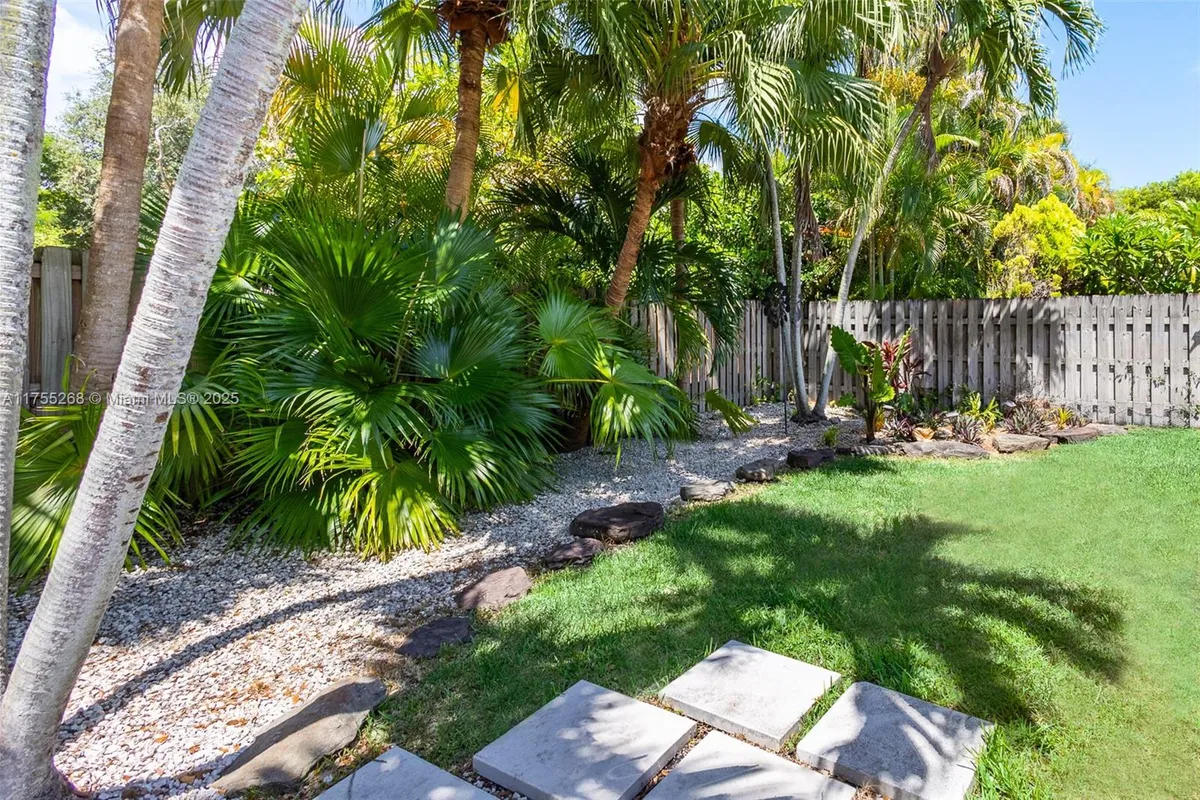 8513 SW 169 Ter, Palmetto Bay FL 33157