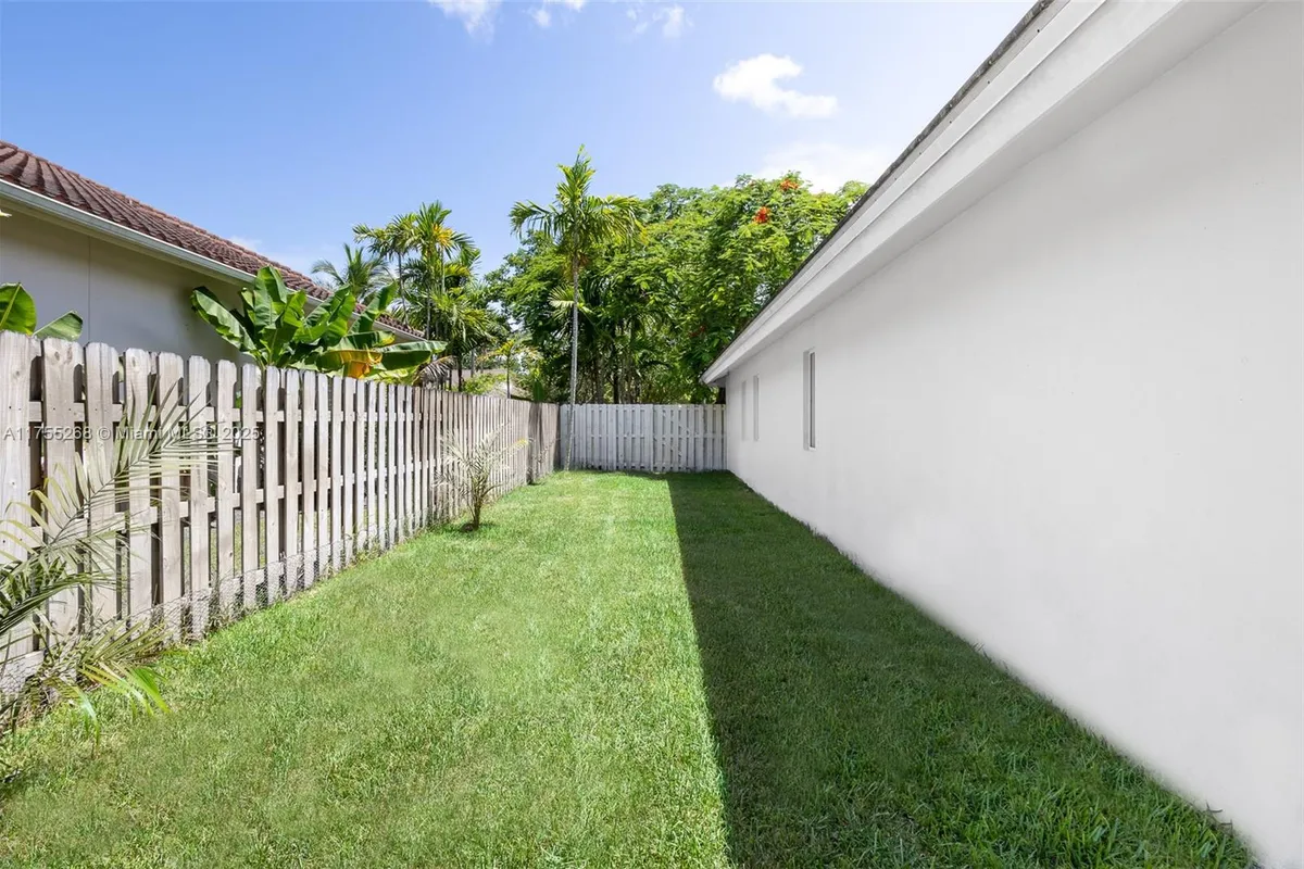 8513 SW 169 Ter, Palmetto Bay FL 33157