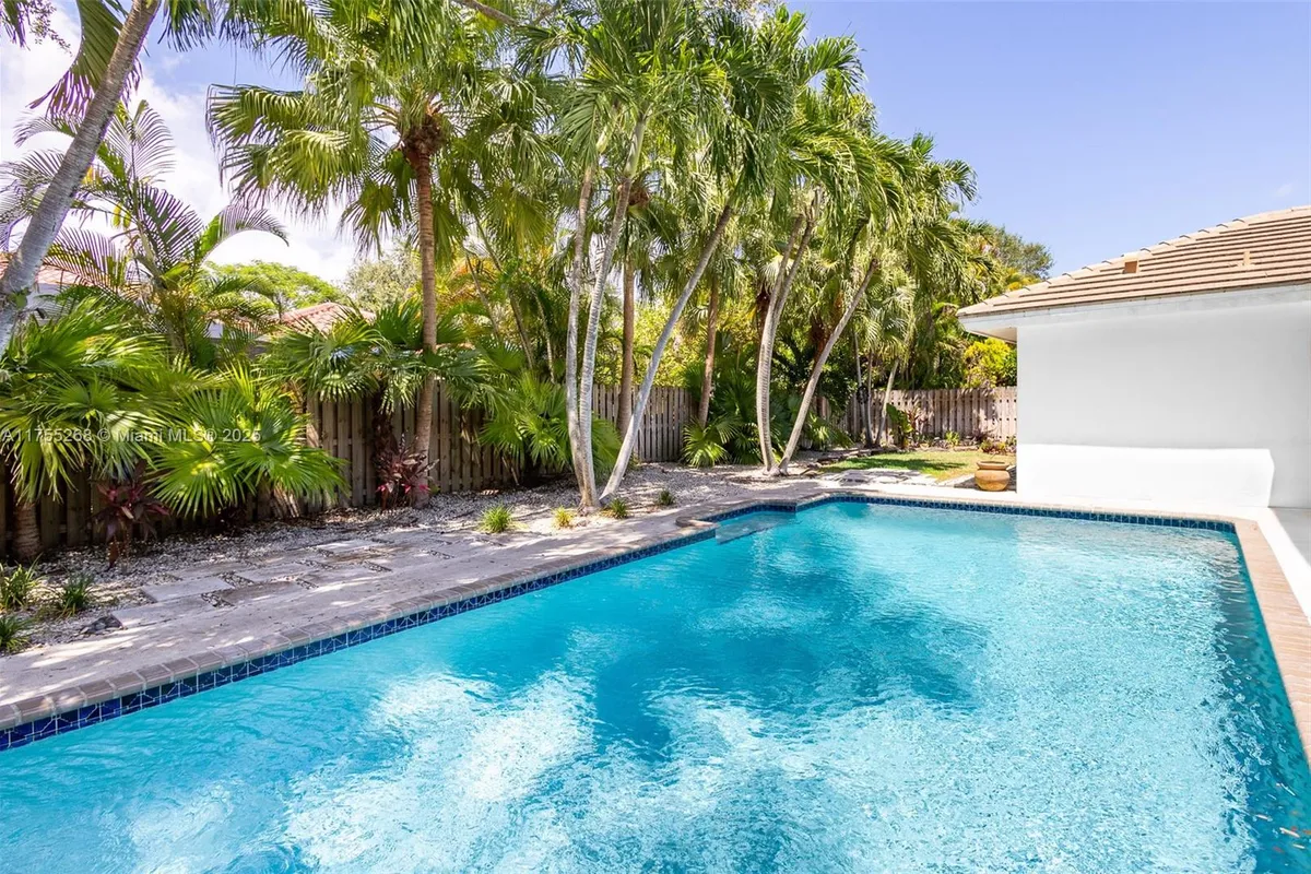 8513 SW 169 Ter, Palmetto Bay FL 33157