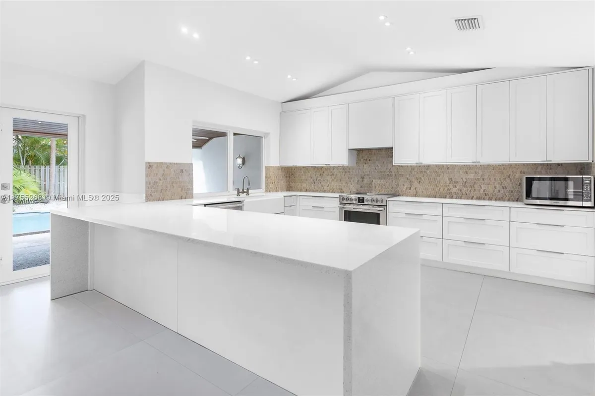 8513 SW 169 Ter, Palmetto Bay FL 33157