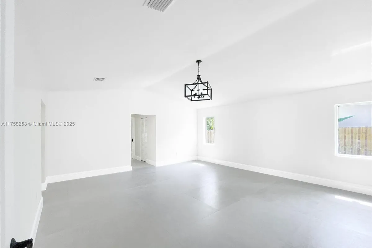 8513 SW 169 Ter, Palmetto Bay FL 33157