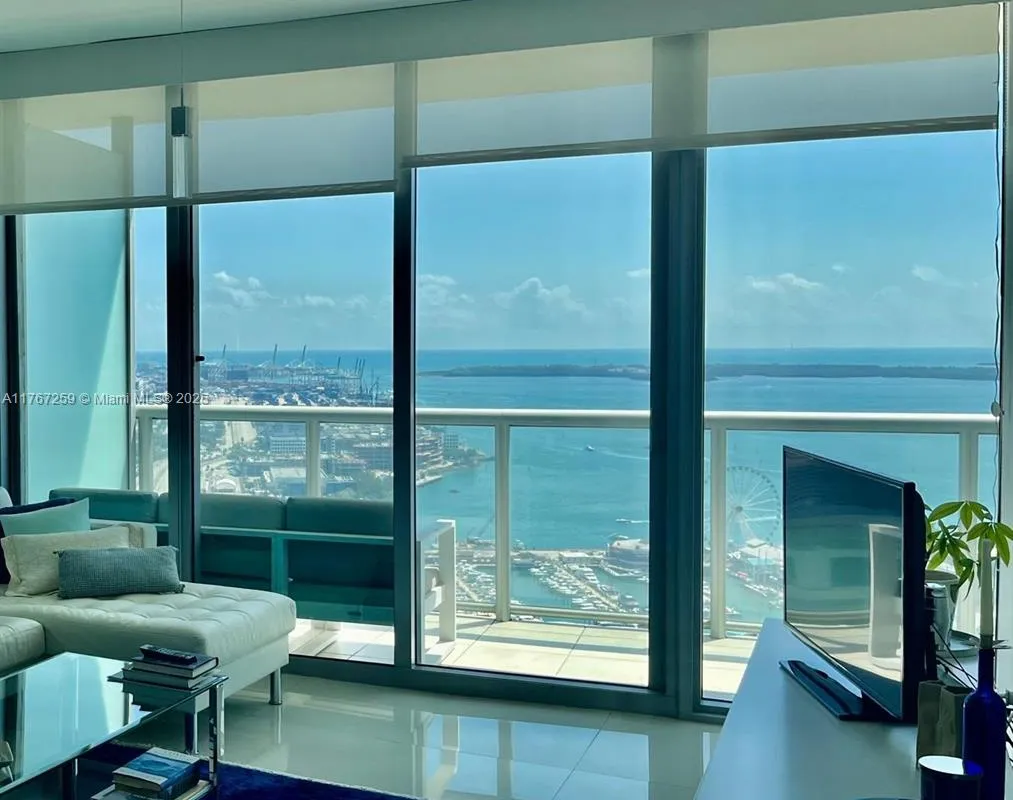 888 Biscayne Blvd # 4306, Miami FL 33132