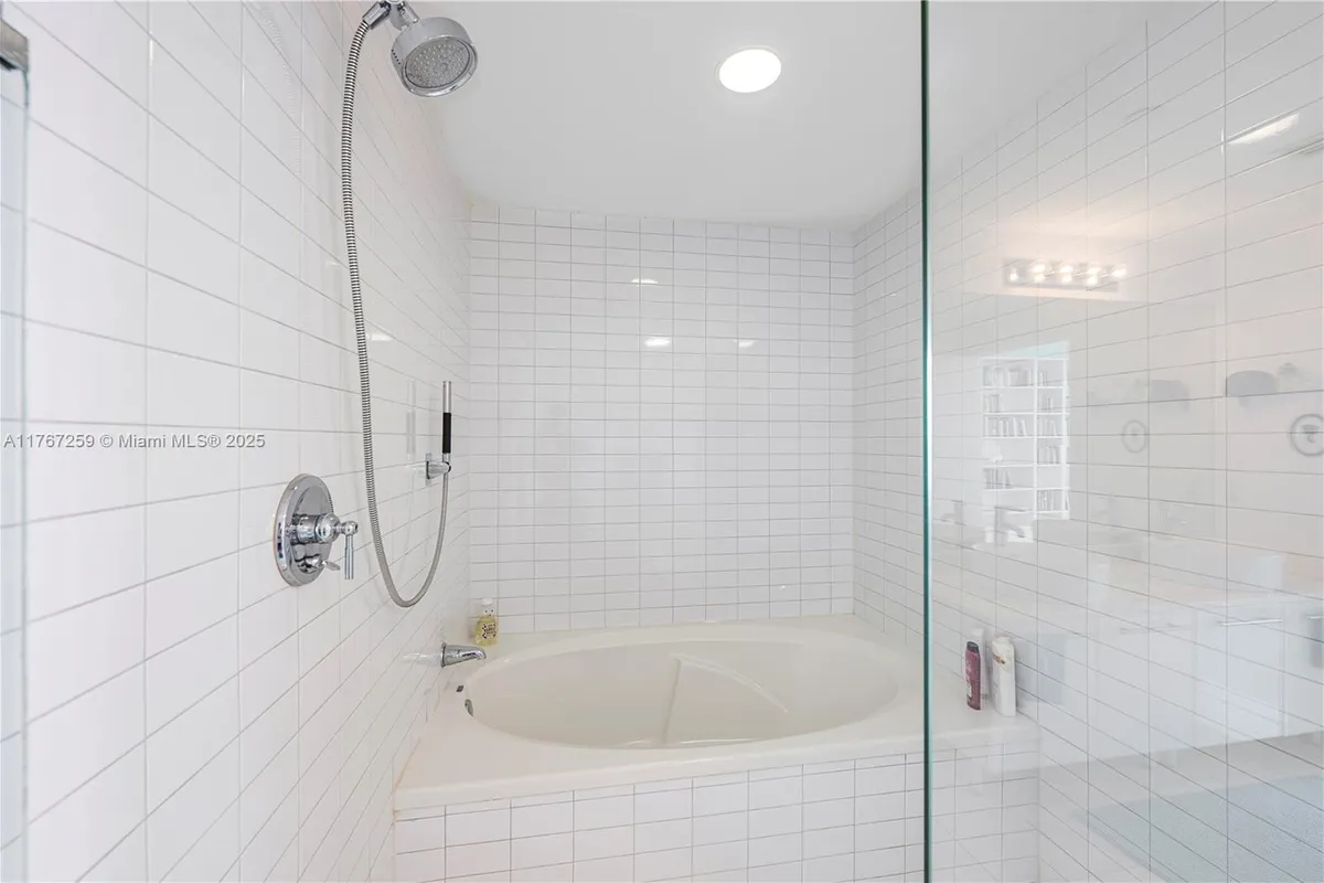 888 Biscayne Blvd # 4306, Miami FL 33132