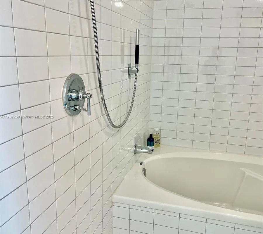 888 Biscayne Blvd # 4306, Miami FL 33132