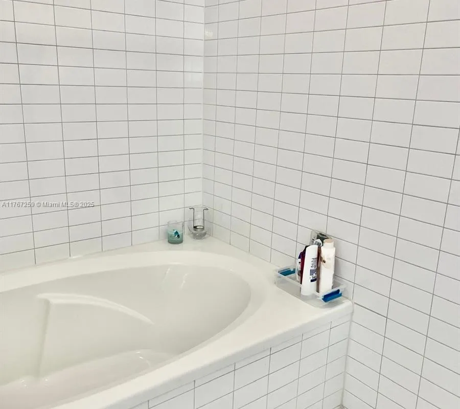 888 Biscayne Blvd # 4306, Miami FL 33132