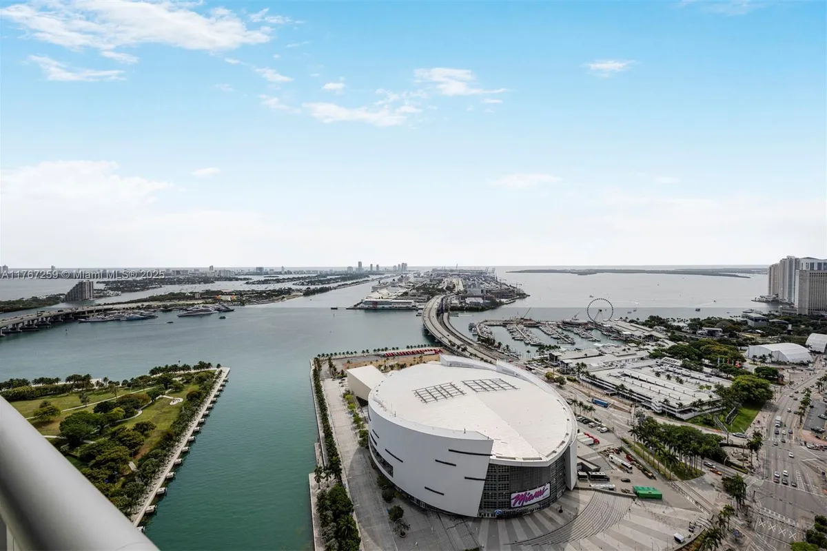 888 Biscayne Blvd # 4306, Miami FL 33132