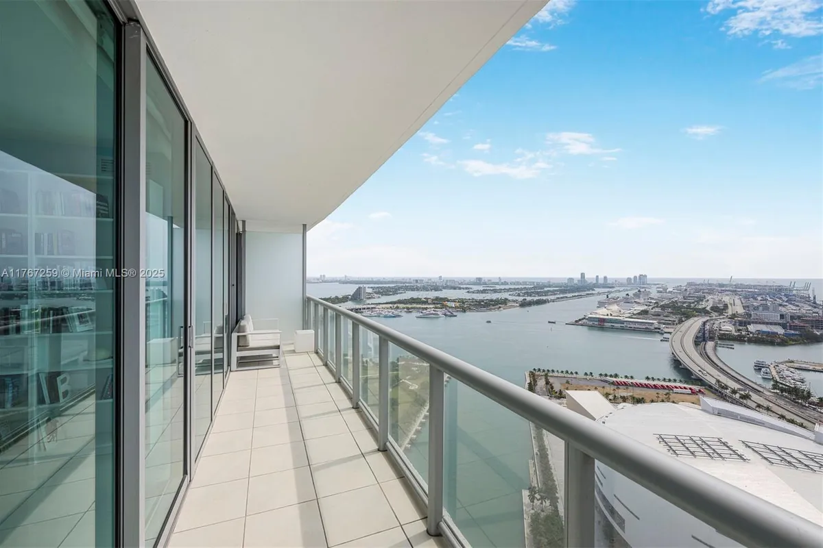 888 Biscayne Blvd # 4306, Miami FL 33132