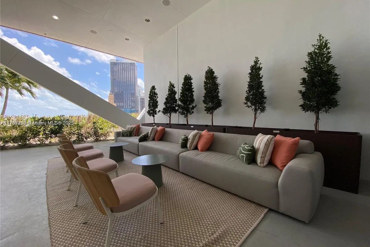 888 Biscayne Blvd # 4306, Miami FL 33132