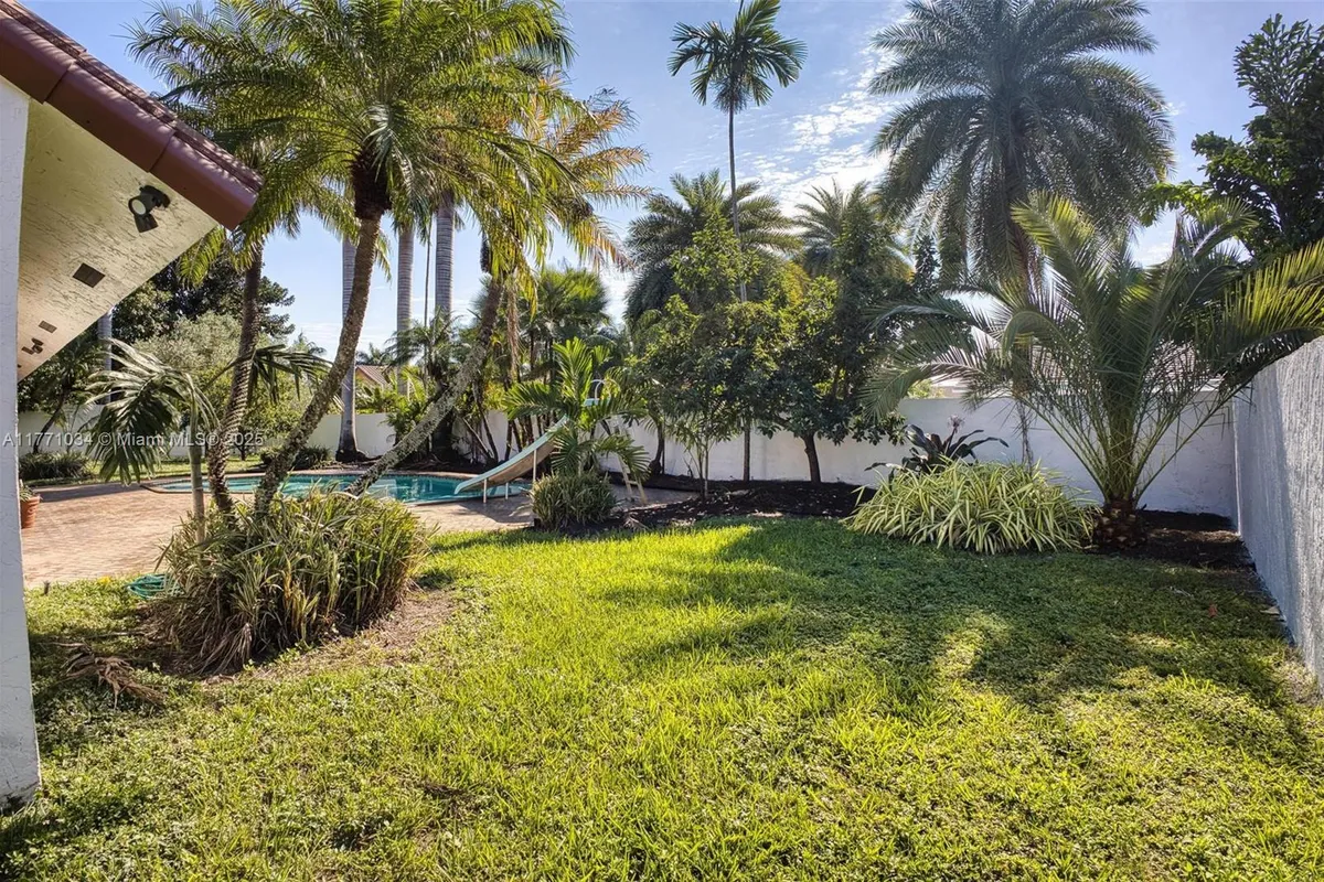 10440 NW 133rd St, Hialeah Gardens FL 33018