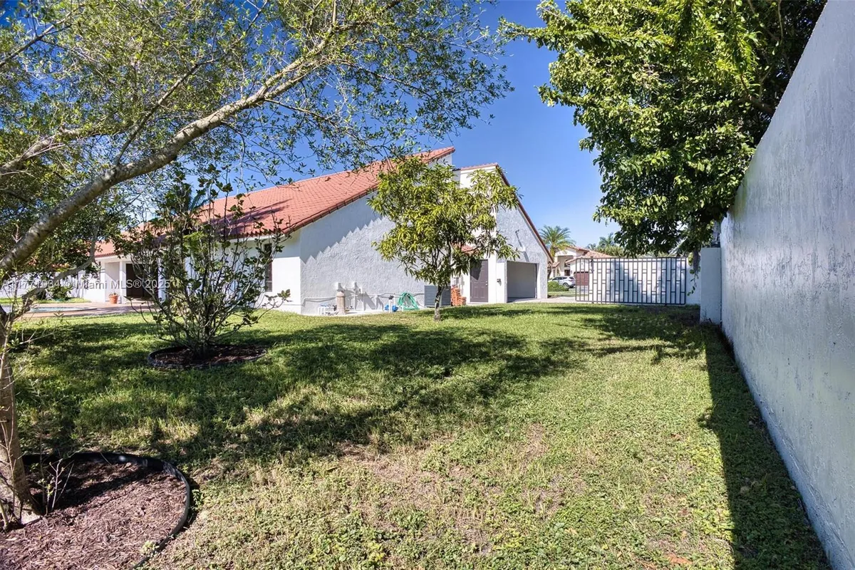 10440 NW 133rd St, Hialeah Gardens FL 33018