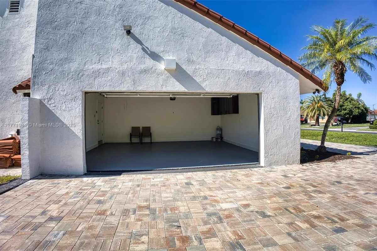 10440 NW 133rd St, Hialeah Gardens FL 33018