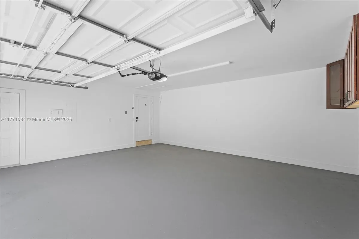 10440 NW 133rd St, Hialeah Gardens FL 33018